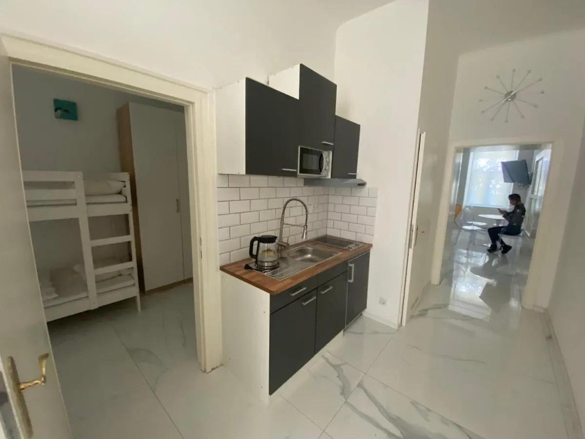 Apartman Cool City Center Apt. @ Metro And Shopping Street Bécs